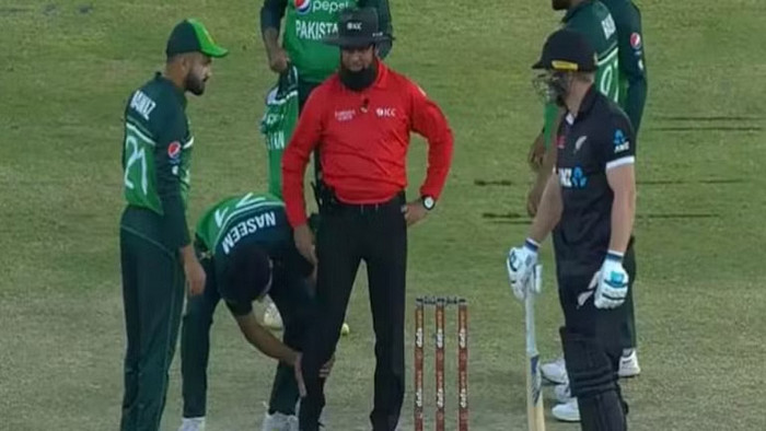 মাঠে অবিশ্বাস্য কান্ড ঘটালেন আলিম দার