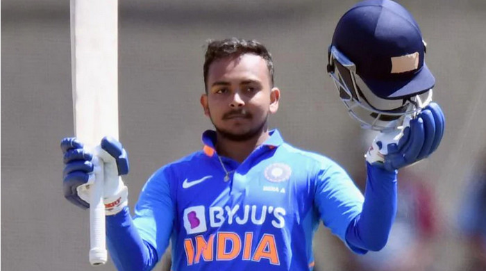 ৩৮৩ বলে ৩৭৯: ৭৪ বছরের ইতিহাসকে পাল্টে দিয়ে নতুন ইতিহাস লিখলেন পৃথ্বি