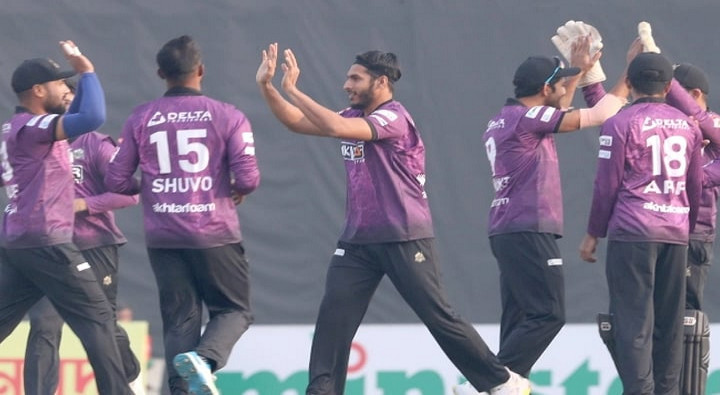 আজ বাঁচা মরার লড়াইয়ে মাঠে নামবে চট্টগ্রাম-কুমিল্লা