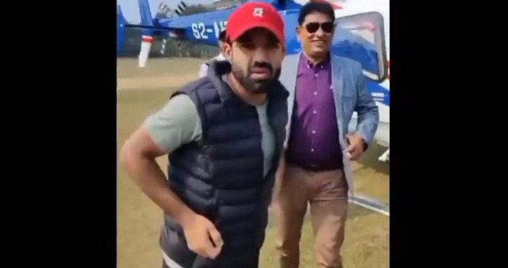 হেলিকপ্টারে চড়ে টসের ১০ মিনিট আগে মাঠে রিজওয়ান