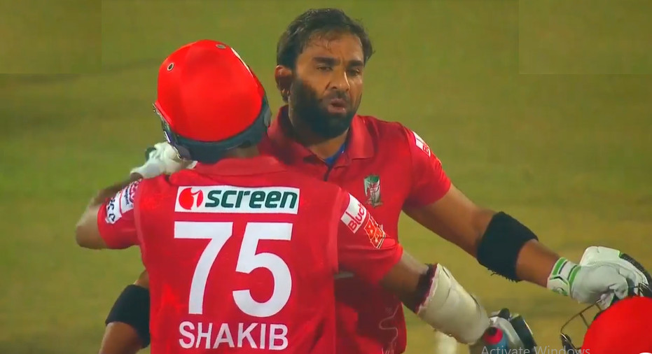 ইফতিখারের সেঞ্চুরি ও সাকিবের ৮৯ রানের বিধ্বংসী ব্যাটিংয়ে রংপুরকে বিশাল রানের টার্গেট দিল বরিশাল