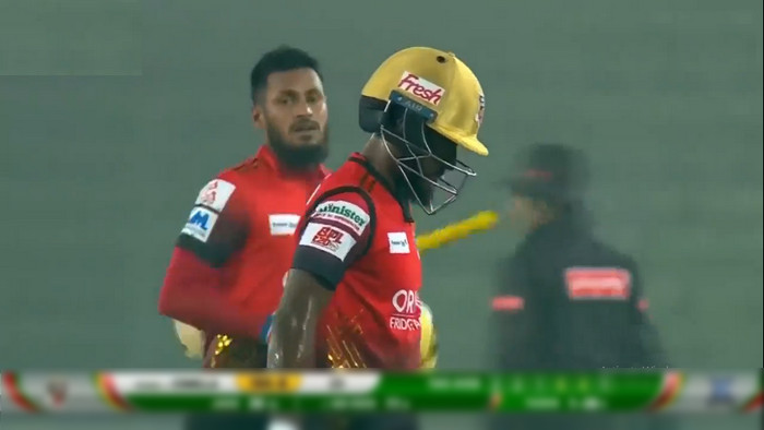 ইমরুল ও খুশদিল শাহ’র ব্যাটিং ঝড়ে ঢাকাকে বিশাল রানের টার্গেট দিল কুমিল্লা