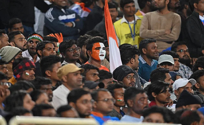 ভারতের ম্যাচ নয়,গ্যালারিতে যেনো ধনির ভক্তদের ভিড় জমেছে