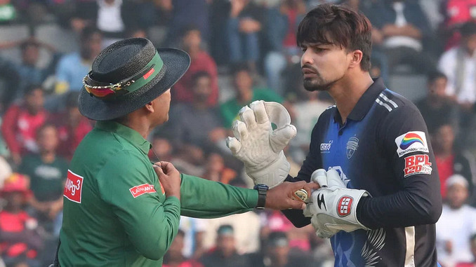 আম্পায়ারের সাথে তর্ক করে শাস্তি পেতে হলো সোহান ও রউফ