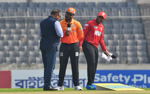 টস হেরে ব্যাটিংয়ে বরিশাল
