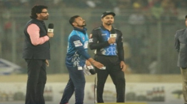 বাঁচা-মরার ম্যাচে টসে হেরে ব্যাটিংয়ে নাসিরের ঢাকা