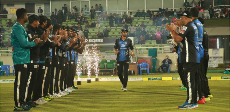 চলছে ঢাকা বনাম রংপুরের খেলা, টি-২০ ৫০০ করলেন শোয়েব মালিক