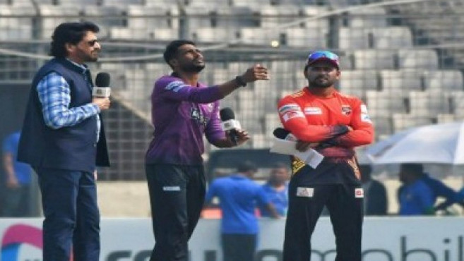 ম্যাচে টসে জিতে ব্যাটিংয়ে চট্টগ্রাম