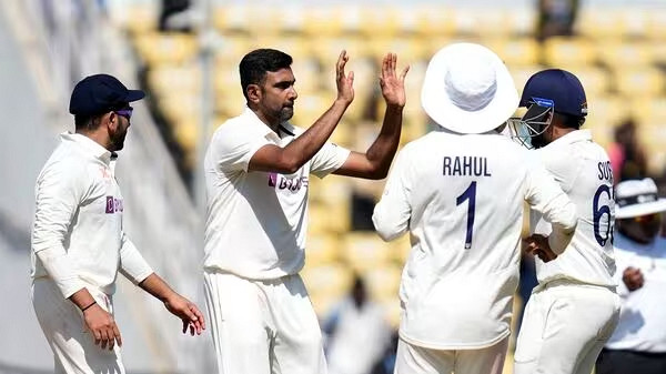 প্রথম ইনিংস শেষে অস্ট্রেলিয়ার বিপক্ষে বিশাল রানের লিড নিল ভারত