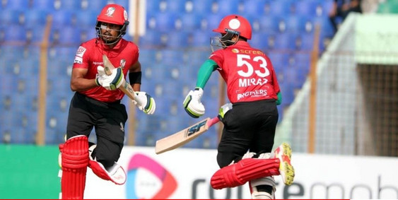 মিরাজের ব্যাটে ঝড়ো শুরু বরিশালের, দেখেনিন সর্বশেষ স্কোর