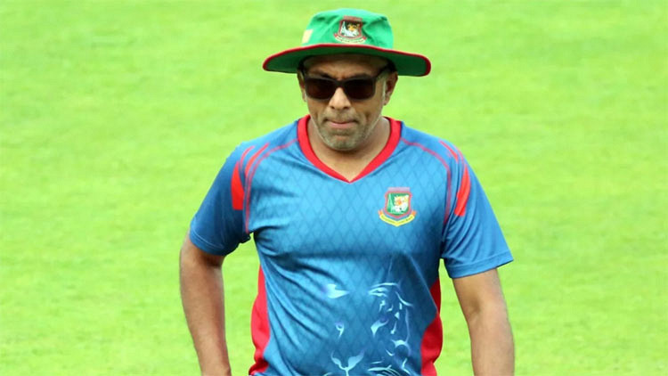 তামিম, তাসকিনদের সাথে মিরপুরে অনুশীলনে যোগ দিলেন হেড কোচ হাথুরুসিংহে