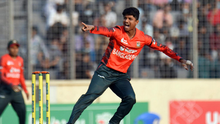 বিসিবির দেওয়া নিয়ম ভেঙে শাস্তির মুখে মাহাদী হাসান