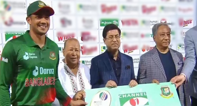 বাংলাদেশ হারলেও পুরস্কার পেলেন তাসকিন আহমেদ