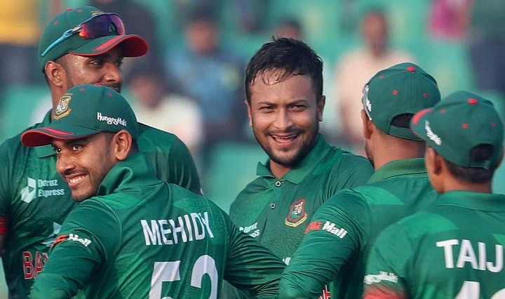 এক ম্যাচেই তিনটি বিশ্ব রেকর্ড গড়লেন সাকিব
