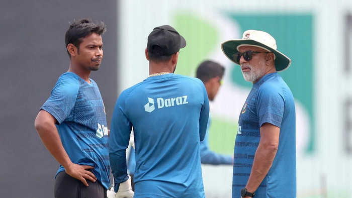 শেষ টস, দেখেনিন দুই দলের একাদশ
