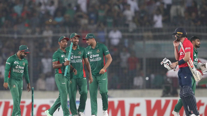 ইংল্যান্ডকে ৩-০ তে উড়িয়ে দিয়ে সিরিজ সেরা ও ম্যাচ সেরা হলেন যে ক্রিকেটার