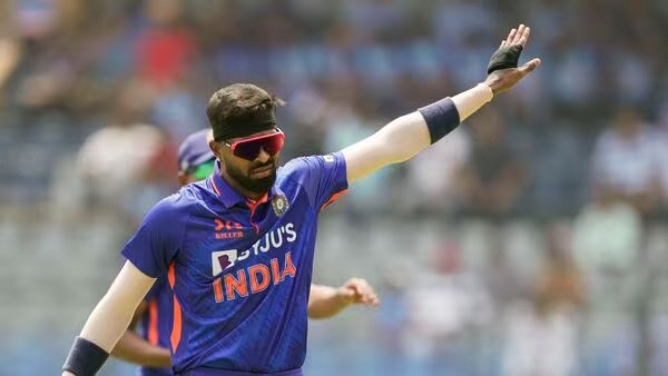 আউট, আউট, আউট, আবারও উইকেট তুলে নিল ভারত, দেখেনিন সর্বশেষ স্কোর