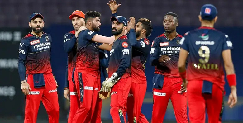 বেঙ্গালুরুর বোলিং আক্রমণ এবারের আইপিএলের সেরা: মাঞ্জরেকার