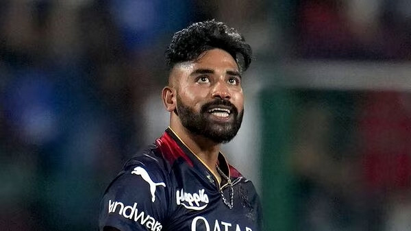 ৬ বলে নয় ১১ বলে ওভার করলেন সিরাজ, গড়লেন লজ্জাজনক রেকর্ড