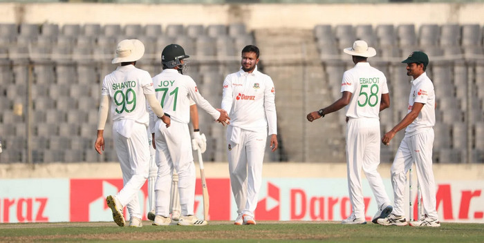 ইনিংস ব্যবধানে জয়ের সম্ভাবনা বাংলাদেশের সামনে, দেখেনিন সর্বশেষ স্কোর