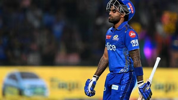 ফর্মে ফিরতে সূর্যকে পরামর্শ দিলেন ভারতের প্রাক্তন কোচ শাস্ত্রী
