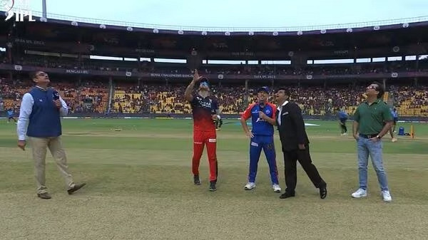 শেষ হলো ব্যাঙ্গালোর বনাম দিল্লির মধ্যকার ম্যাচের টস