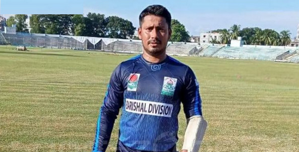 ডিপিএলে সুযোগ পেয়ে নিজের স্বভাবসূলভ ব্যাটিং করলেন মোহাম্মদ আশরাফুল