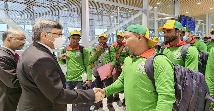 ব্রেকিং নিউজ: মালয়েশিয়ায় বাংলাদেশি কর্মী নিয়োগ বিষয়ে দূতাবাসের জরুরি নোটিশ