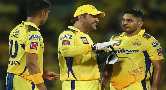 নো–ওয়াইডে দিশেহারা চেন্নাই, একাদশে জায়গা হারাতে পারেন ধোনি