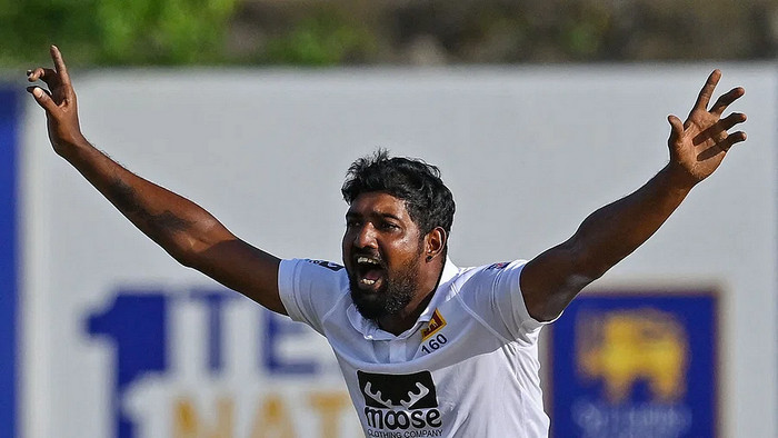 ৭১ বছরের পুরোনো রেকর্ড ভেঙে নতুন বিশ্ব রেকর্ড গড়লেন জয়াসুরিয়া