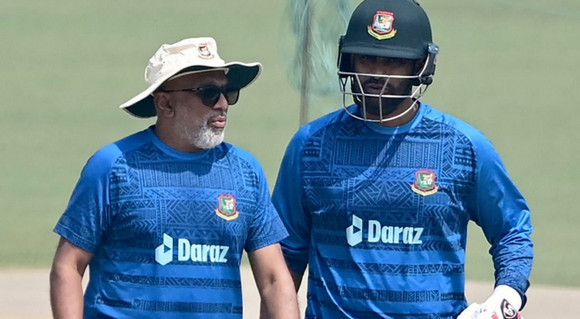 টাইগারদের বিশেষ অনুশীলন করালেন প্রধান কোচ চন্ডিকা হাথুরুসিংহে