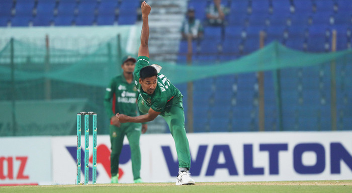 হুট করে মুস্তাফিজকে নিয়ে যা বললেন হাথুরু