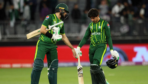 অবশেষে বড় ব্যাবধানে হারলো পাকিস্তান