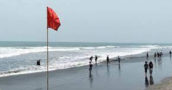 প্রবল বেগে ধেয়ে আসা ঘূর্ণিঝড় মোখা প্রথমে আঘাত হানবে যেখানে