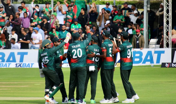 তামিম-মুস্তাফিজের দিশেহারা আয়ারল্যান্ড, দেখুন সর্বশেষ স্কোর