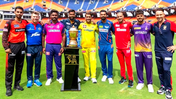 যে চার দল যেতে পারে আইপিএলের শেষ চারে