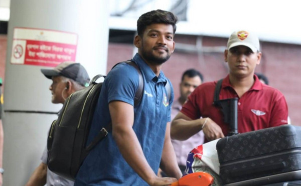 দেশে ফিরে ভক্ত ও সাংবাদিকদের চমকে দিল শান্ত