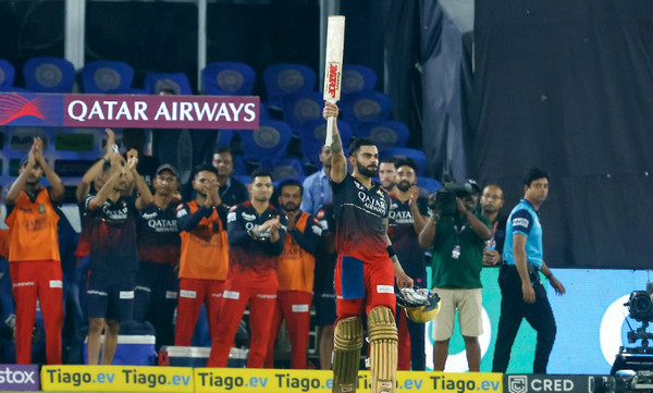 কোহলির ব্যাটিং দেখে মুগ্ধ তার চরম শত্রু দল