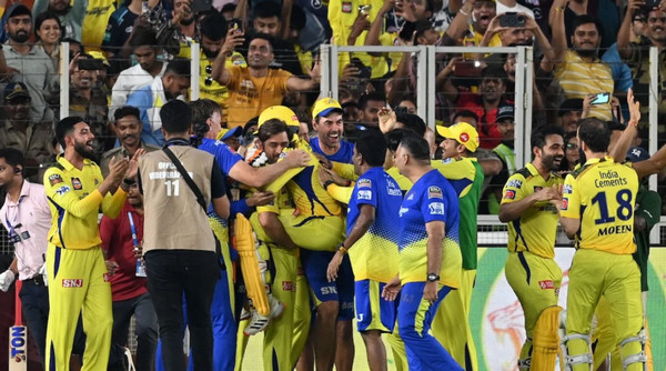 শেষ ওভারে জাদেজার ব্যাটিং ঝড়ে পঞ্চমবারের মত চ্যাম্পিয়ন চেন্নাই