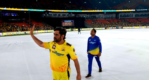 ফাইনাল ম্যাচ শেষে অবসর নিয়ে যা ভক্তদের বার্তা দিলেন অধিনায়ক ধোনি