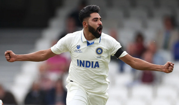 ভারতের বোলিং দাপটে শুরুতে উইকেট কারলে অস্ট্রেলিয়া