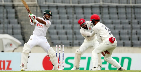 দুর্দান্ত সেঞ্চুরি হাকালেন শান্ত, বড় সংগ্রহের পথে বাংলাদেশ