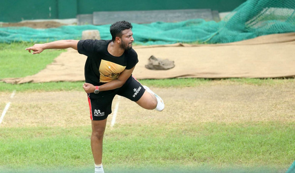 সাকিবের বোলিং শুরু