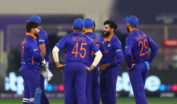 ভারতীয় দলের বোলিং নিয়ে চরম অপমান করলেন সাবেক পাকিস্তানী