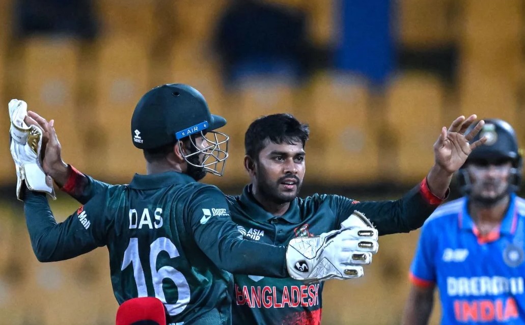 ৭ উইকেট হারিয়ে চাপের মধ্যে রয়েছে ভারত দেখুন সর্বশেষ স্কোর