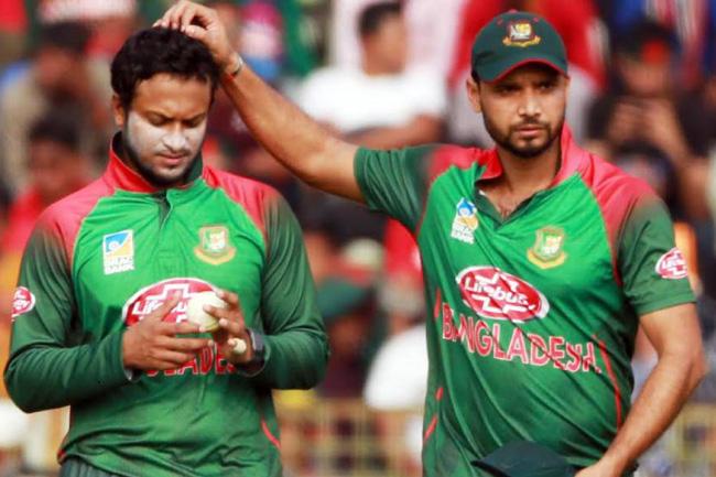 শত তিরষ্কারের পরও সাকিবের পাশে আছি: মাশরাফি
