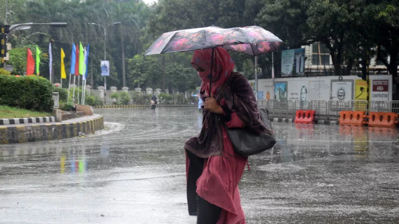 অসময়ের বৃষ্টি আর কতদিন জানালো আবহাওয়া অধিদফতর