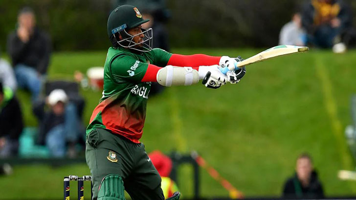 তিন উইকেট হারিয়ে বিধ্বস্ত বাংলাদেশ