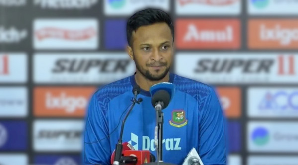 ইংল্যান্ডের বিপক্ষে চরম লজ্জার হেরে সরাসরি যাদের দায়ী করলেন সাকিব আল হাসান
