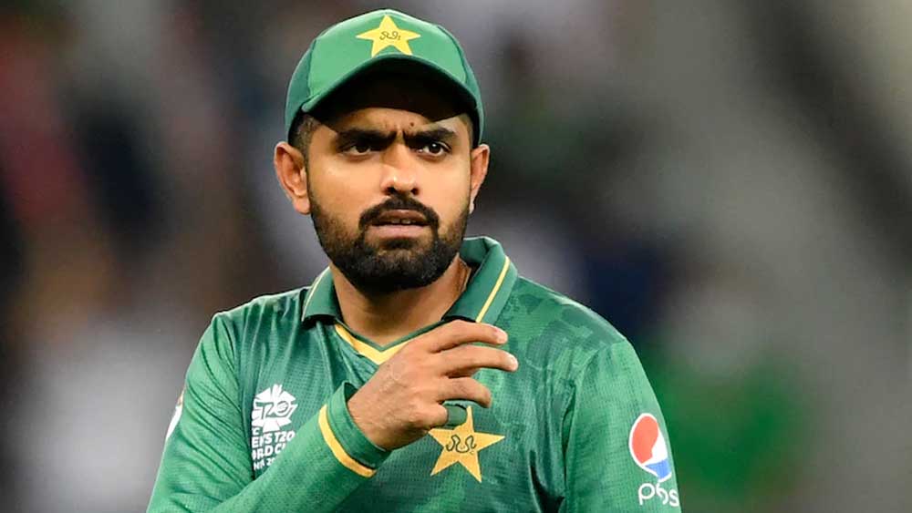 পাকিস্তানের  ব্যাটিং বিপর্যয় নিয়ে  বাবর আজমের মন্তব্য দেখে নিন
